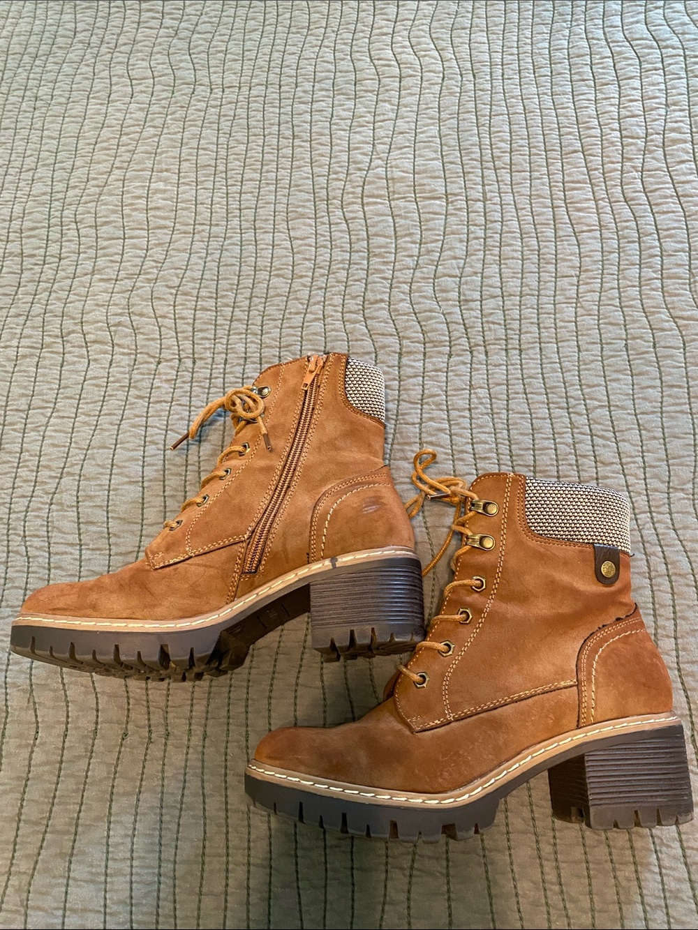 Women’s Tan Lace-Up Block Heel Ankle Boots